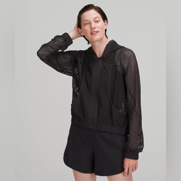 Lululemon Relaxed Fit Mesh Jacket
DESIGNED FOR ON THE MOVE - Picture 4 of 11
